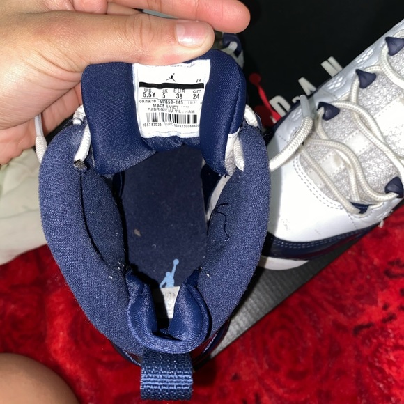 Jordan’s ONLY WORN 3 TIMES size 5’5 - Picture 2 of 3